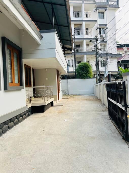 In Guruvayur-3 Bedroom Holiday home *