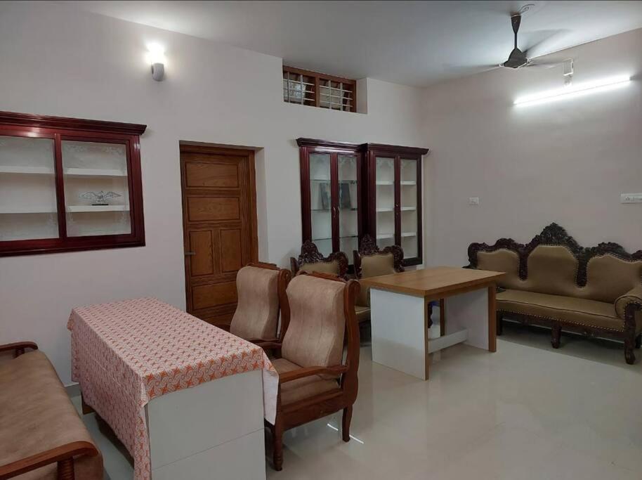 In Guruvayur-3 Bedroom Holiday home