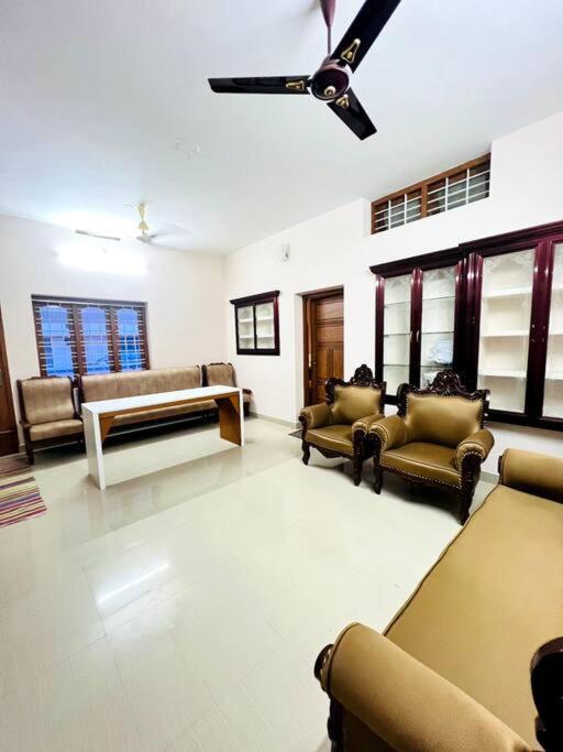 In Guruvayur-3 Bedroom